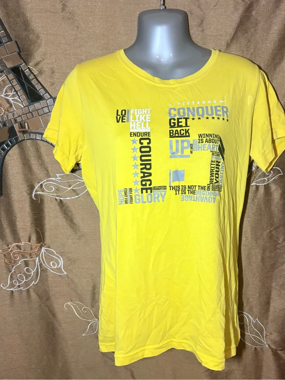 Nike Yellow Short Sleeve Graphic Tee with Motivational Print Size Large